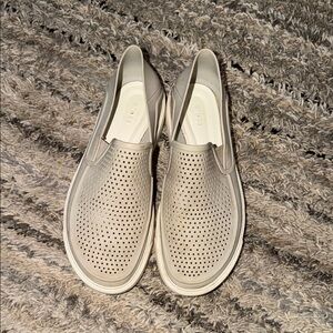 Crocs Men’s 6Women’s 8  Perforated Slip-On Sneakers in Light Taupe